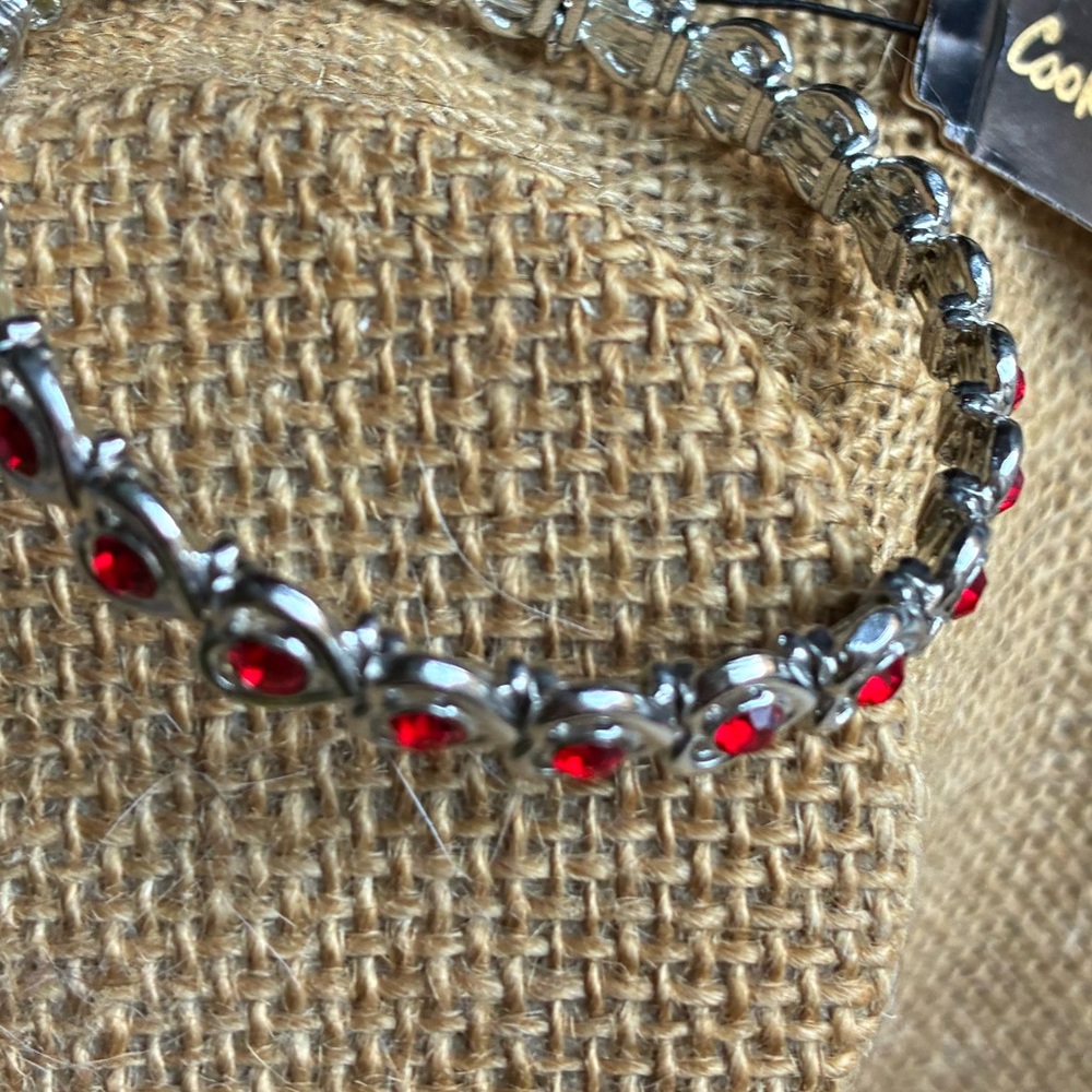 ❤️♥️ Cookie Lee Silver Tone Strech Bracelet with Genuine Red Crystals - Picture 5 of 8